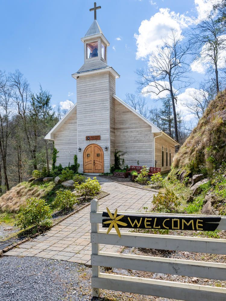 Majors Estate: 1610 Perth Rd, Clyde, NC 28721